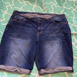 Old Navy Curvy Profile Jean Shorts